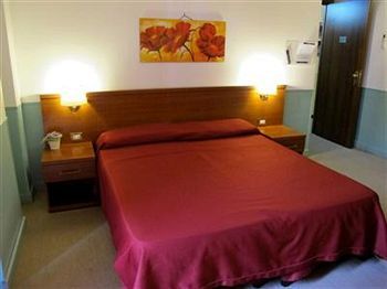 Hold - Luxury 2* Roma