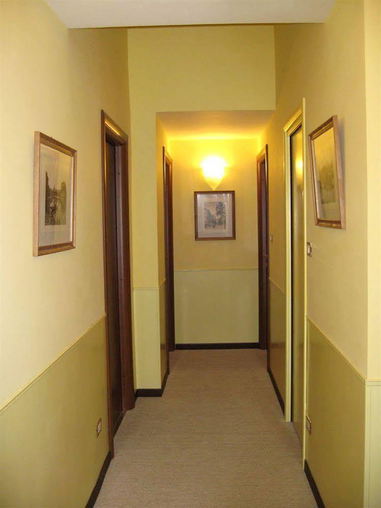 Hold - Luxury Bed & Breakfast Roma